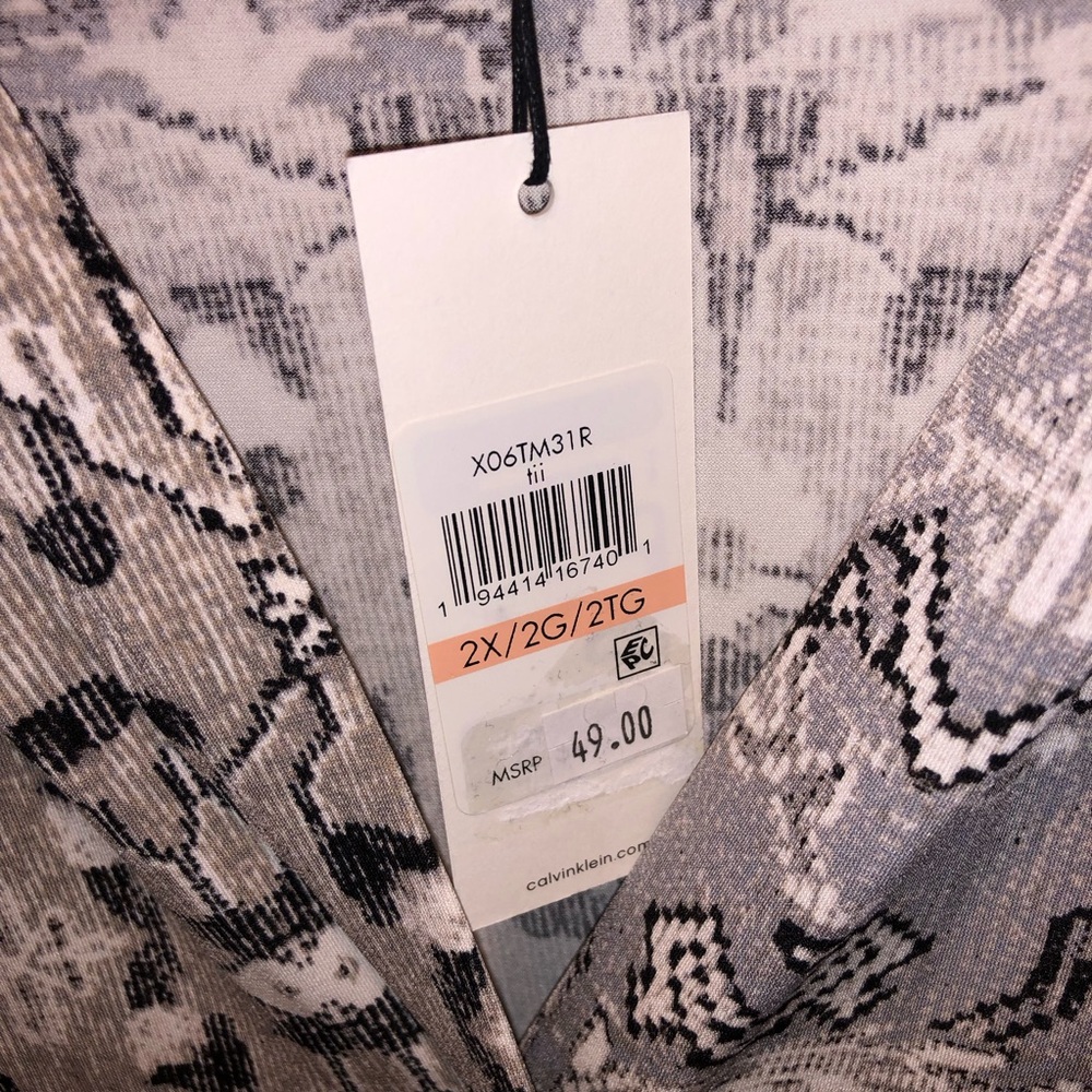 Calvin Klein Women's Matte V-Neck Shoulder Pleat Sleeveless Top New With Tags - Picture 4 of 6